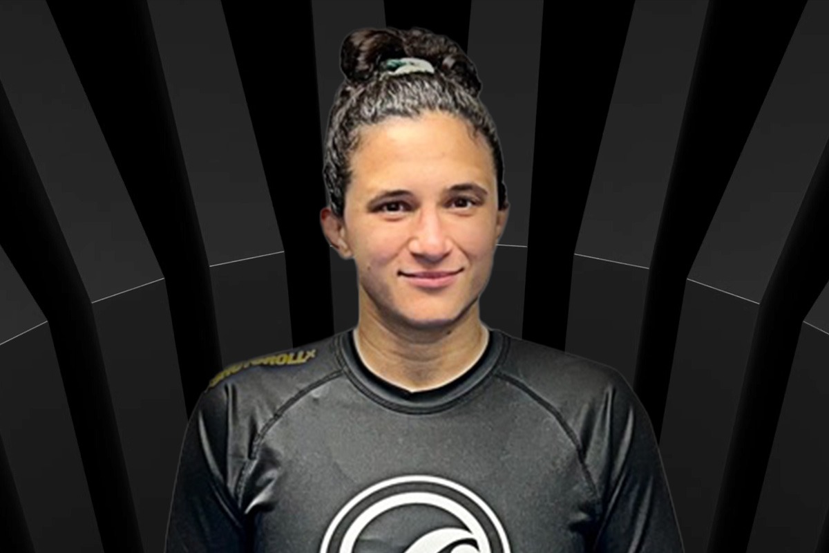 Tammi Musumeci wearing an actual Shoyoroll rashguard properly fitted