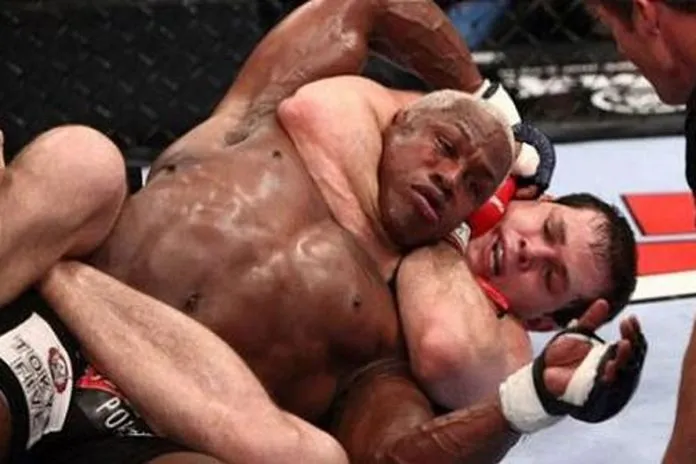 Roger Gracie back mount control against Kevin Randleman before the finish