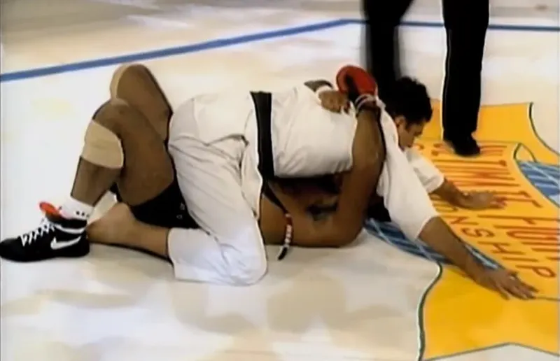 Royce Gracie mounts Art Jimmerson during the historic UFC 1 tournament