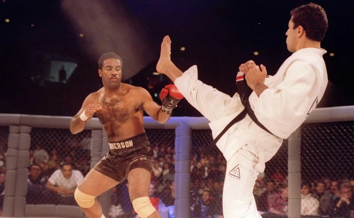 Royce Gracie's fighting style on display against Art Jimmerson at UFC 1
