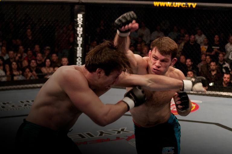 Forrest Griffin and Stephan Bonnar trade punches at the TUF 1 Finale, April 9 2005