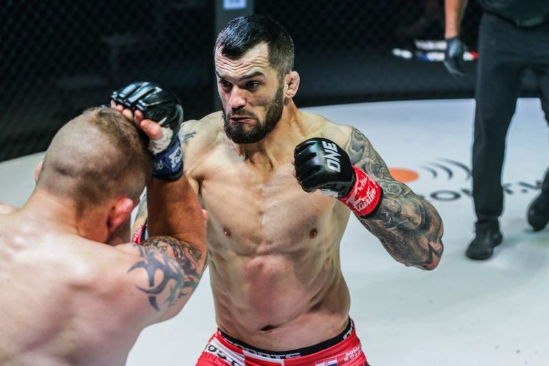 Roberto Soldic throws a punch in combat ahead of his UFC 332 welterweight debut